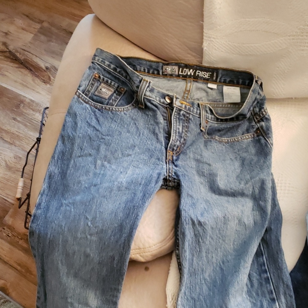 Cruel girl Jean's